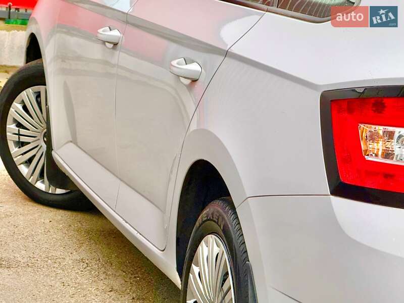 Универсал Skoda Fabia 2021 в Киеве