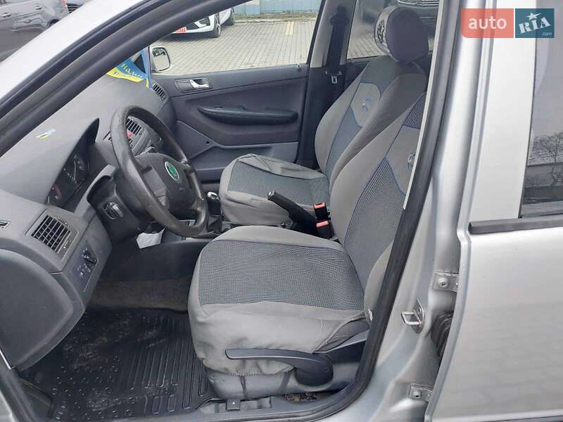 Седан Skoda Fabia 2004 в Калуші