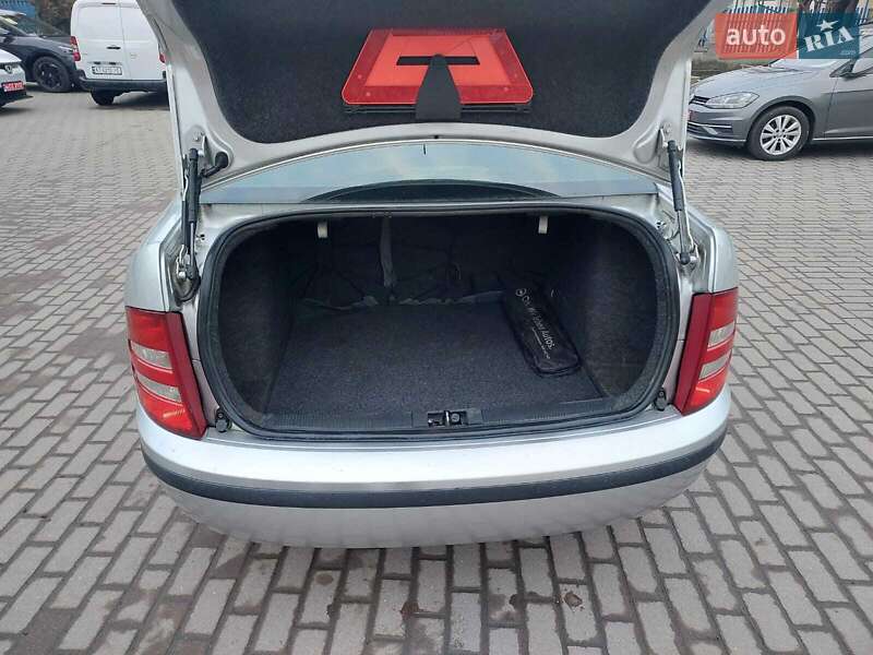 Седан Skoda Fabia 2004 в Калуші