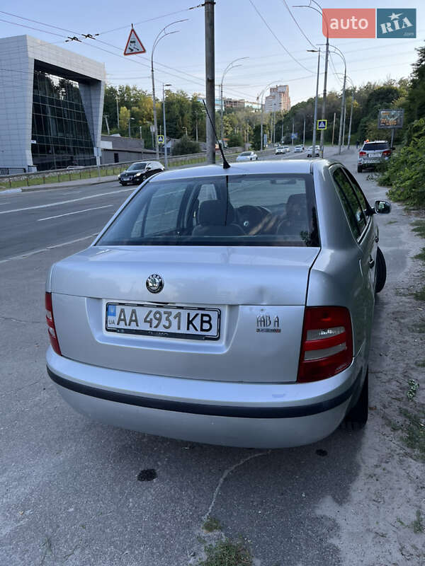 Седан Skoda Fabia 2004 в Києві