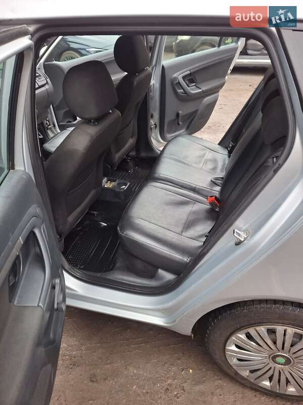 Універсал Skoda Fabia 2012 в Ужгороді