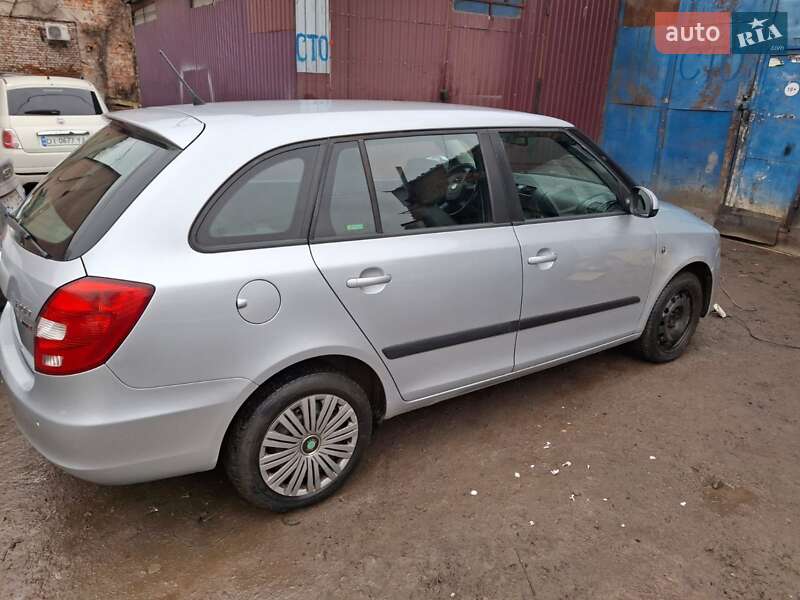 Універсал Skoda Fabia 2012 в Ужгороді