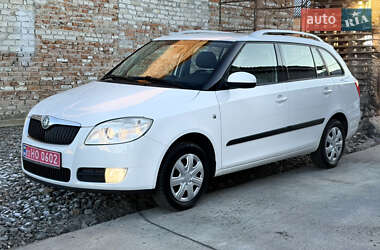 Універсал Skoda Fabia 2010 в Луцьку