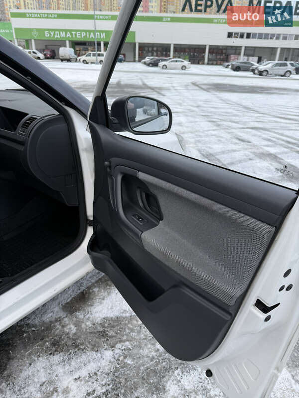 Хетчбек Skoda Fabia 2014 в Києві фото 19 Хетчбек Skoda Fabia 2014 в Києві