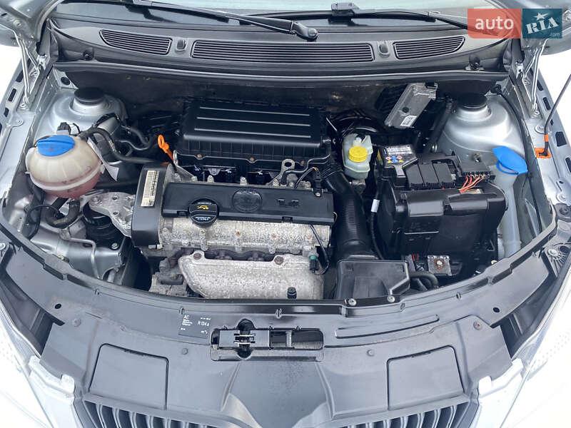 Универсал Skoda Fabia 2009 в Хороле