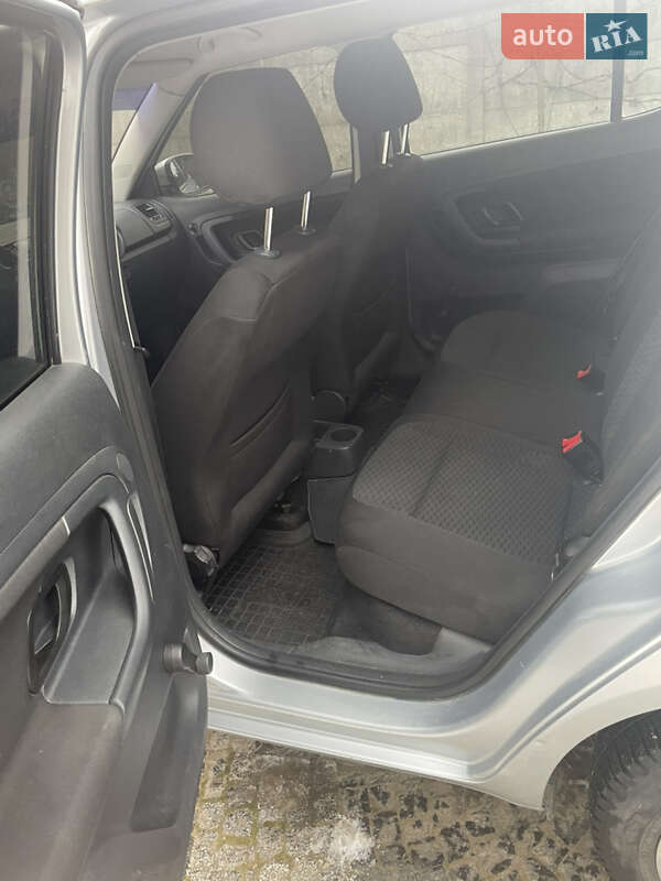 Хетчбек Skoda Fabia 2011 в Чернівцях