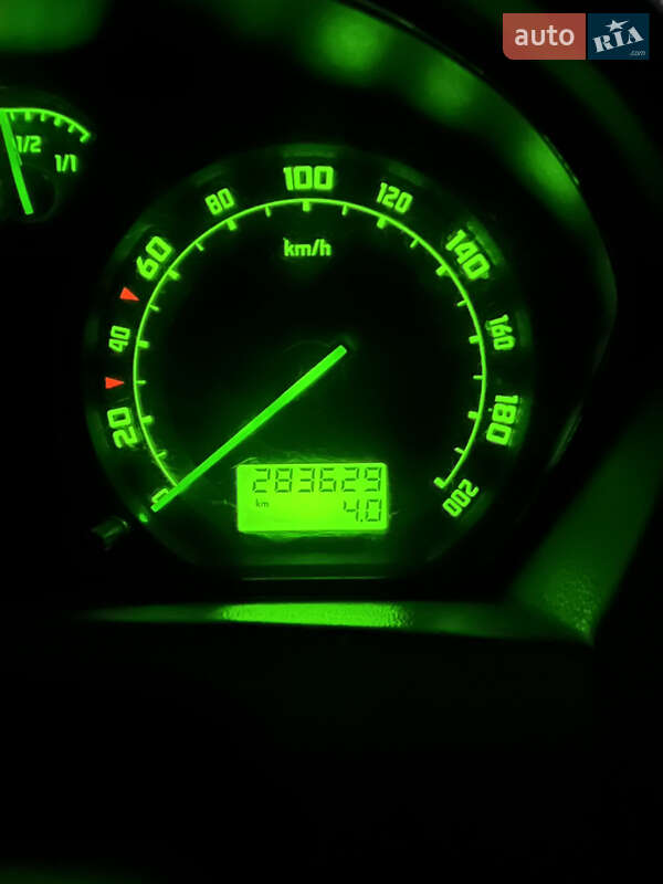 Хэтчбек Skoda Fabia 2005 в Львове