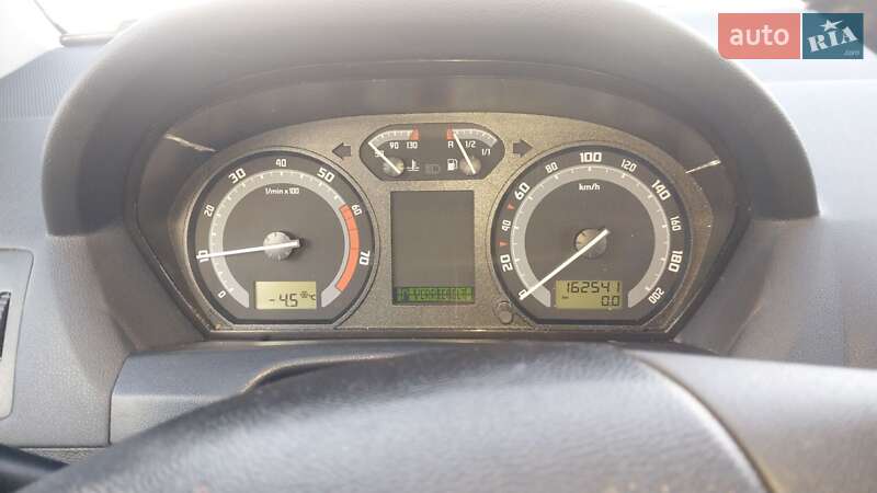 Универсал Skoda Fabia 2004 в Чернигове