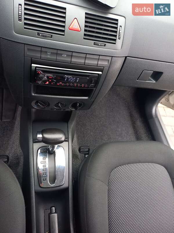 Хэтчбек Skoda Fabia 2006 в Мукачево