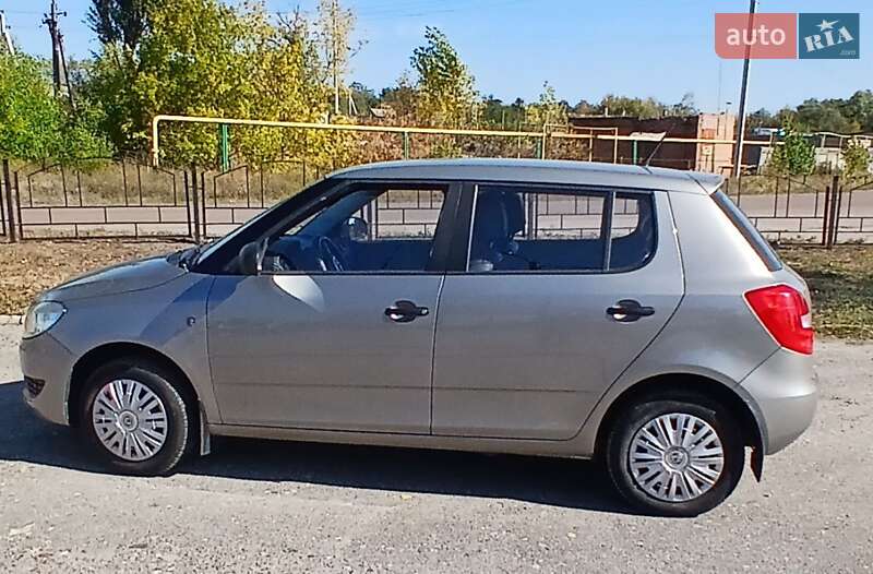 Хэтчбек Skoda Fabia 2012 в Богодухове