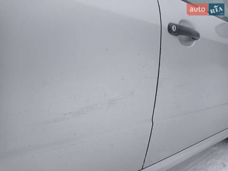 Универсал Skoda Fabia 2001 в Новом Роздоле