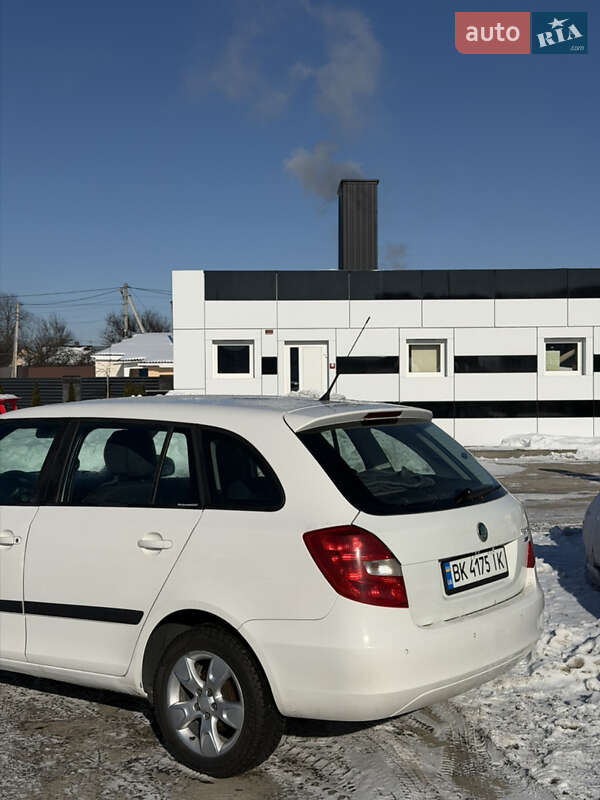 Универсал Skoda Fabia 2011 в Вараше