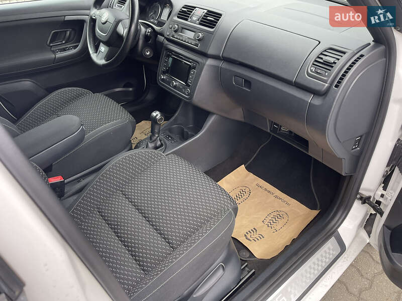 Хэтчбек Skoda Fabia 2012 в Луцке