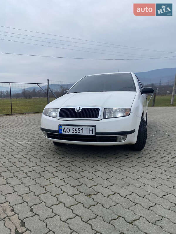 Хэтчбек Skoda Fabia 2004 в Поляне