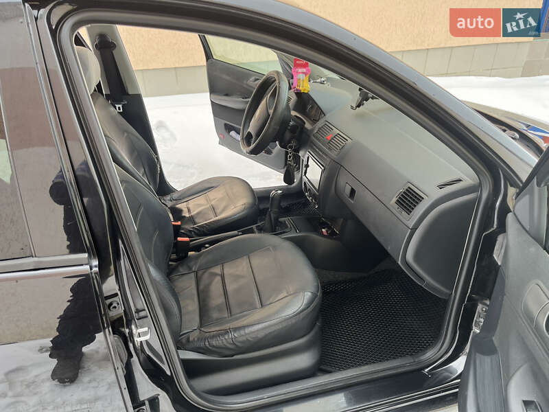 Хетчбек Skoda Fabia 2006 в Волочиську