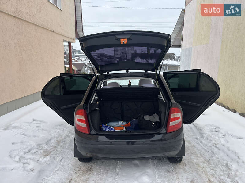 Хетчбек Skoda Fabia 2006 в Волочиську