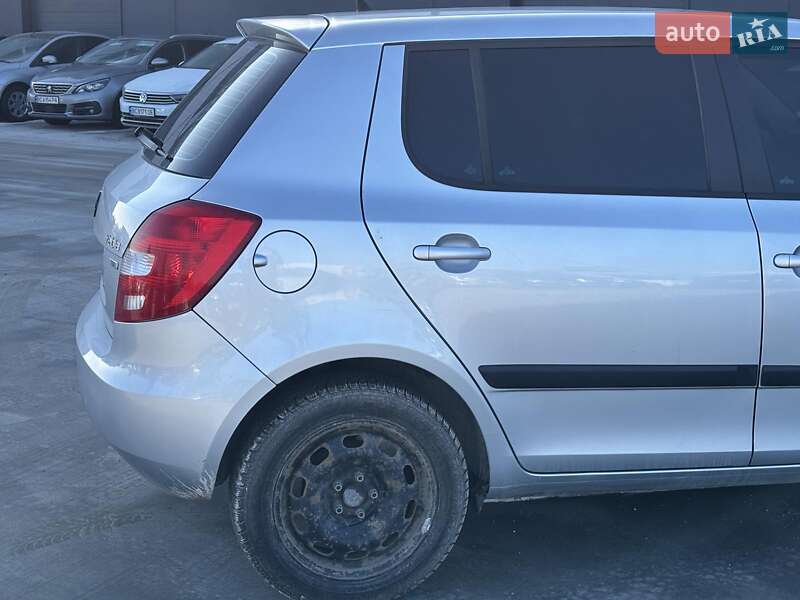 Хэтчбек Skoda Fabia 2011 в Львове