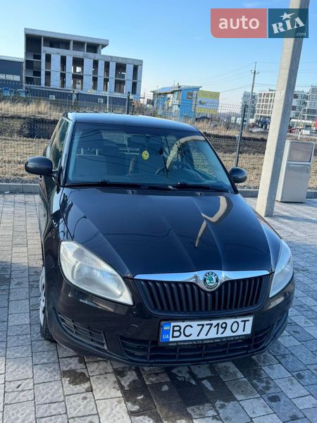 Хэтчбек Skoda Fabia 2011 в Львове