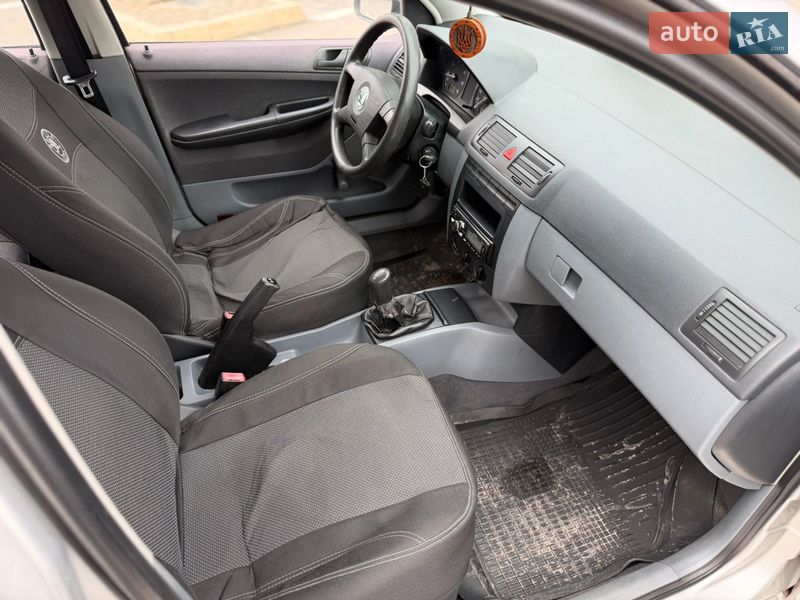 Хэтчбек Skoda Fabia 2002 в Киеве