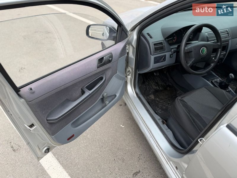 Хэтчбек Skoda Fabia 2002 в Киеве