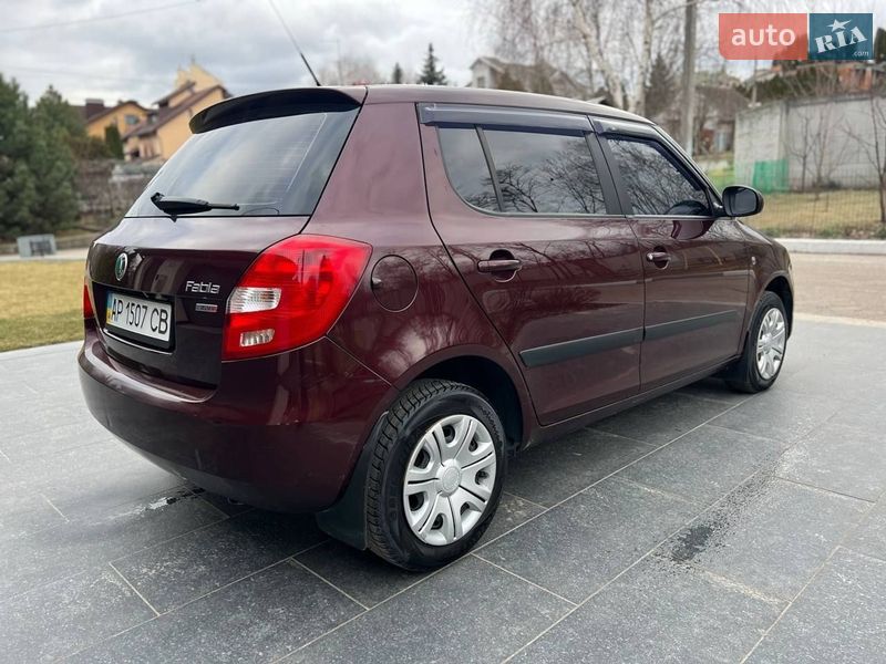 Хэтчбек Skoda Fabia 2011 в Запорожье