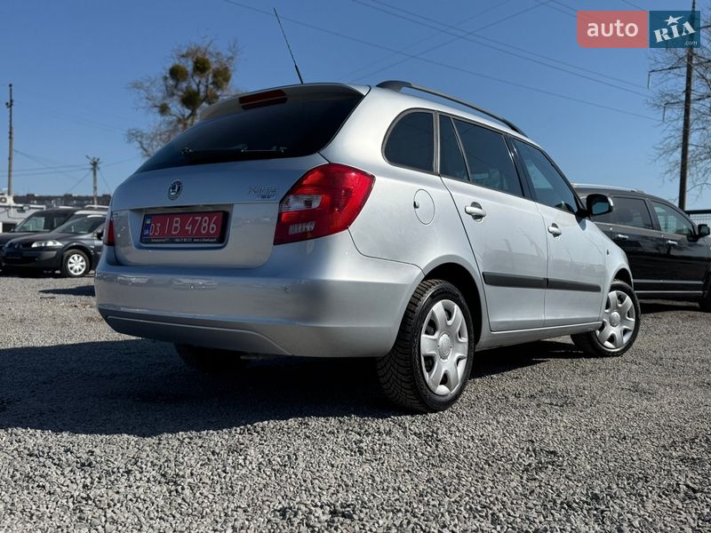 Универсал Skoda Fabia 2010 в Ровно