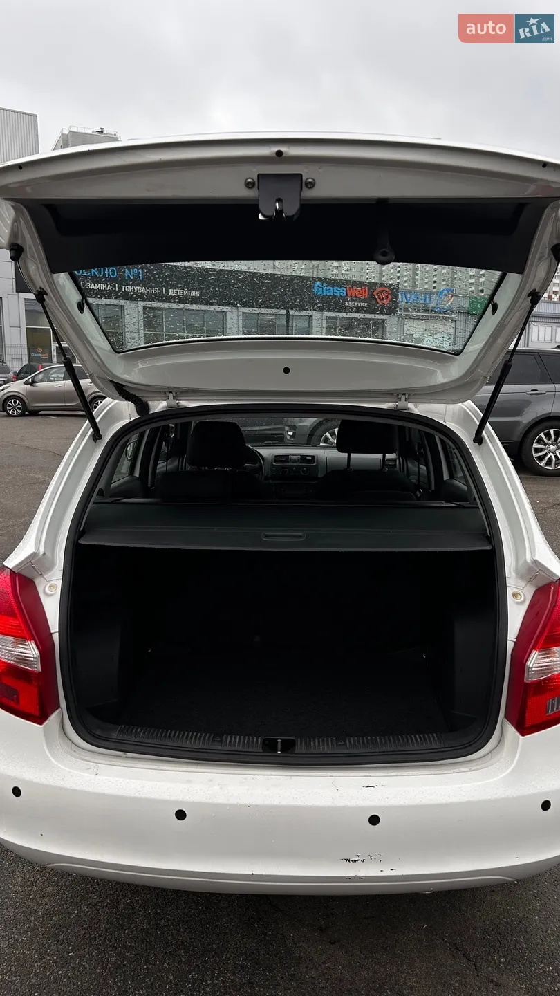2012 Skoda Fabia - мініатюра 7