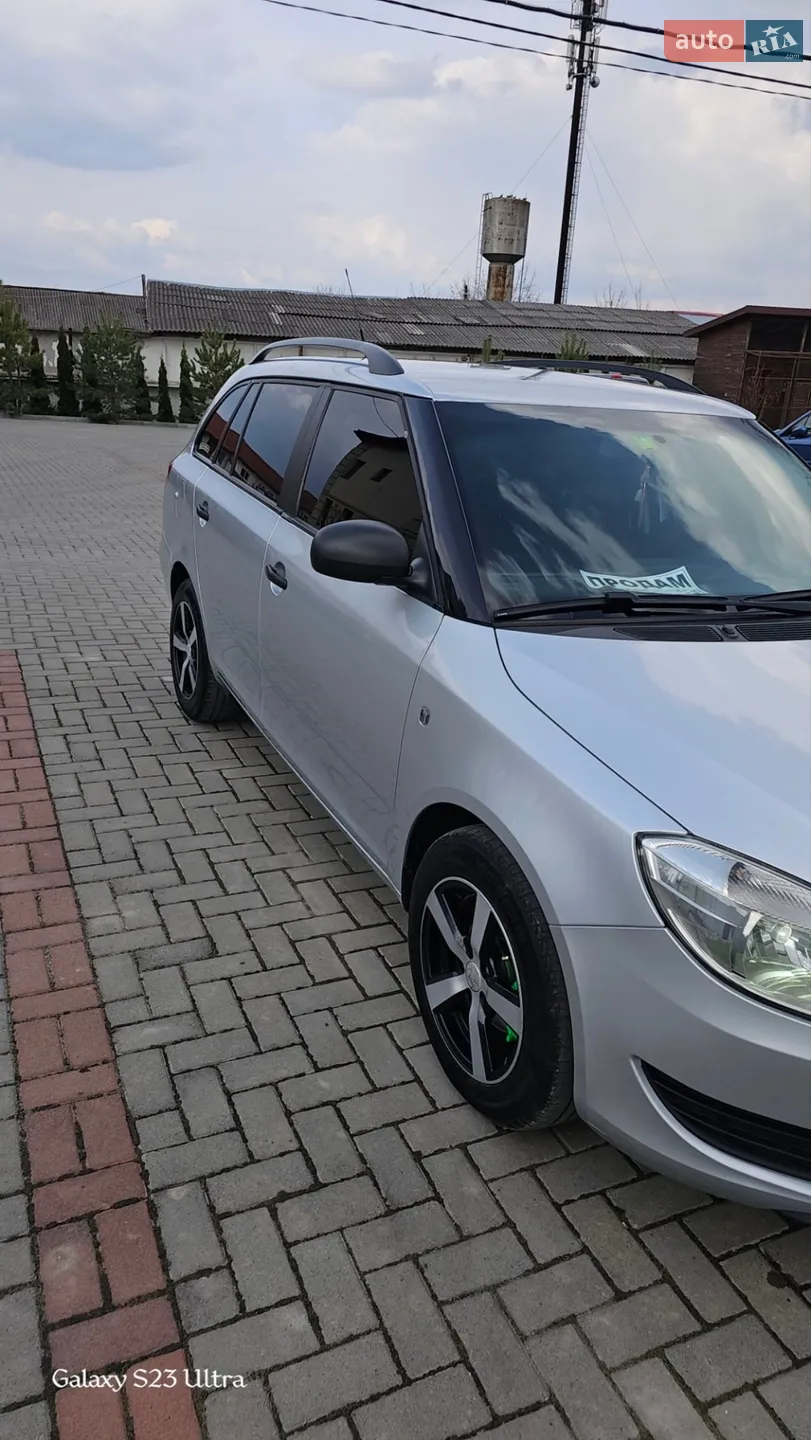 2010 Skoda Fabia - мініатюра 2