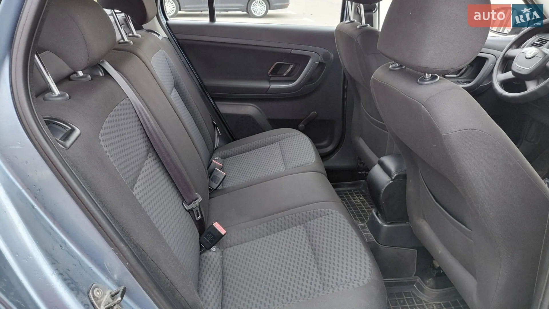 2010 Skoda Fabia - мініатюра 12