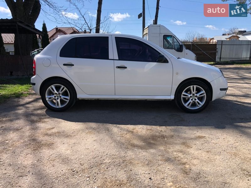 Хэтчбек Skoda Fabia 2003 в Самборе фото Хэтчбек Skoda Fabia 2003 в Самборе
