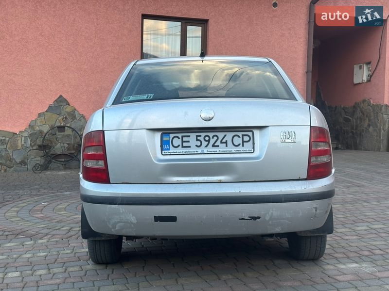 Седан Skoda Fabia 2002 в Чернівцях
