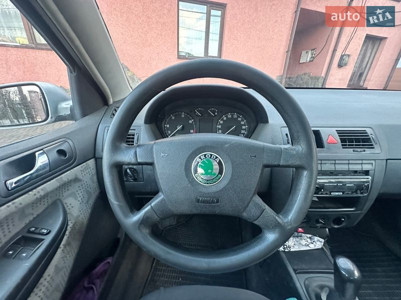 Седан Skoda Fabia 2002 в Чернівцях