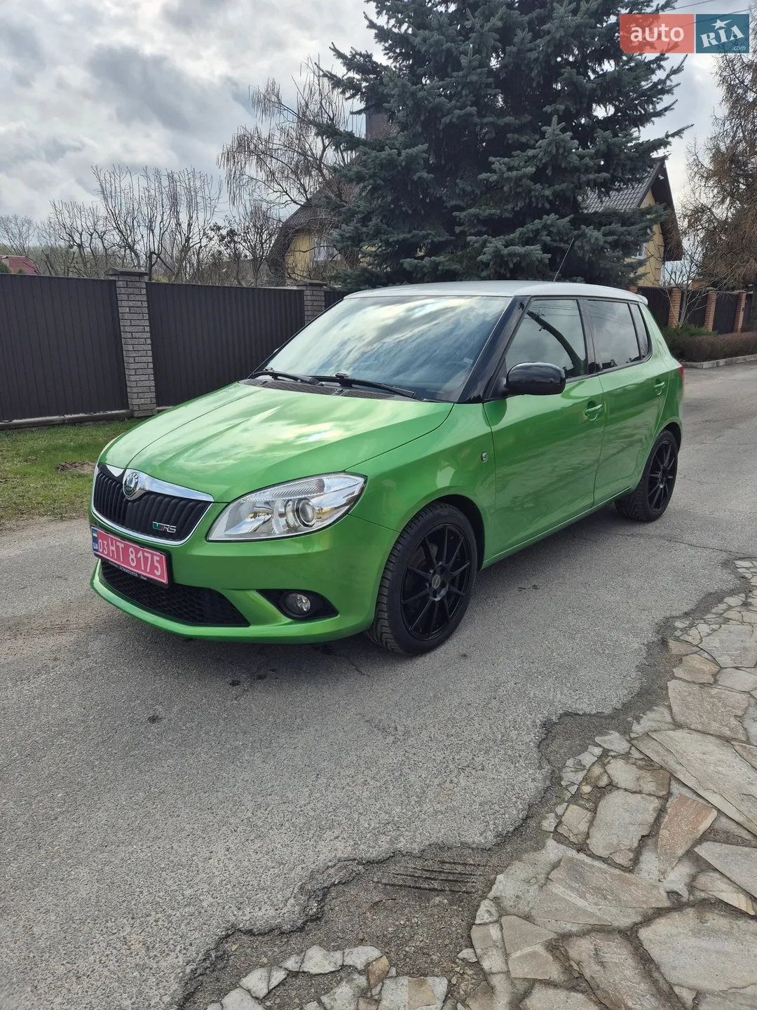 2011 Skoda Fabia - мініатюра 2
