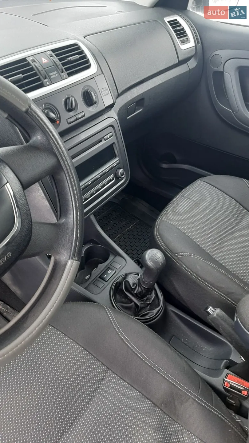 2011 Skoda Fabia - мініатюра 3