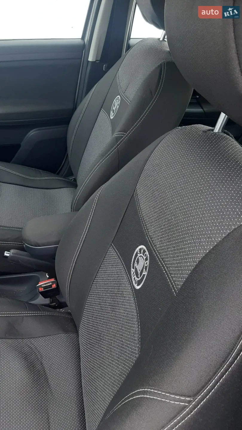 2011 Skoda Fabia - мініатюра 9