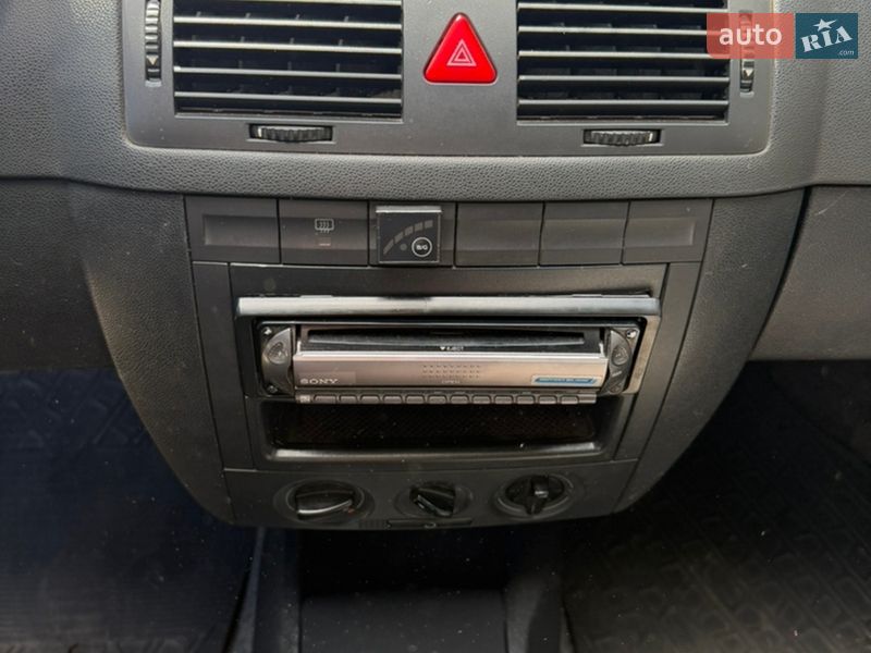 Седан Skoda Fabia 2004 в Києві