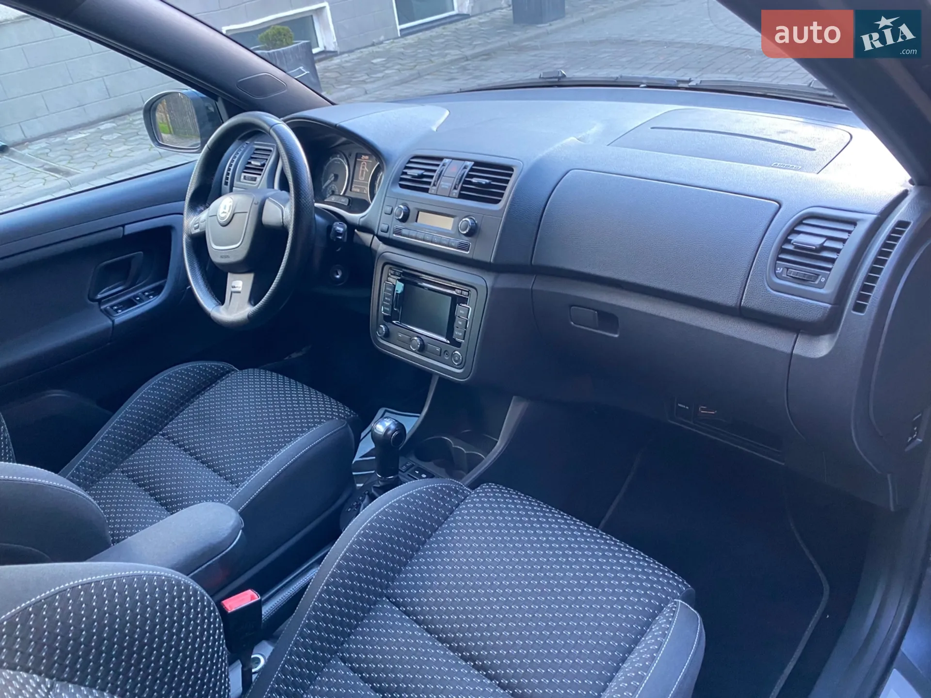 2011 Skoda Fabia - мініатюра 12