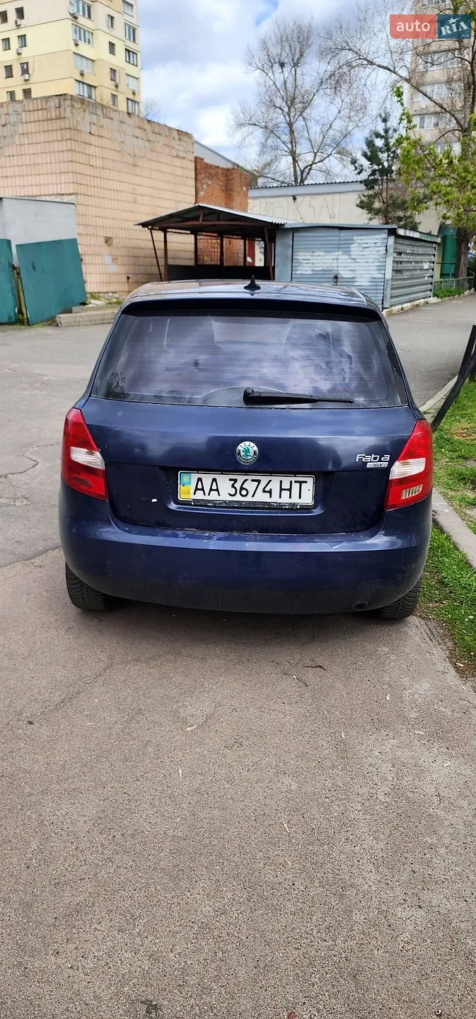 2010 Skoda Fabia - мініатюра 2