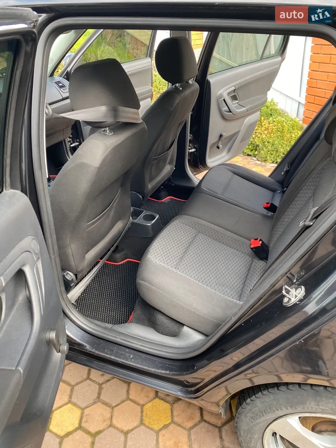 2010 Skoda Fabia - мініатюра 8