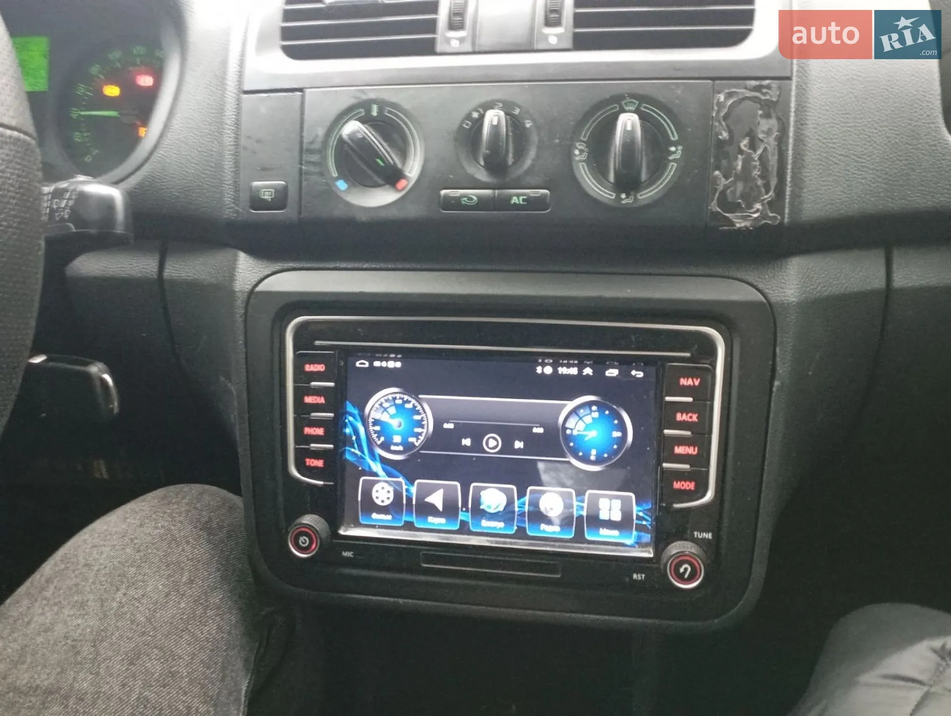 2011 Skoda Fabia - мініатюра 5