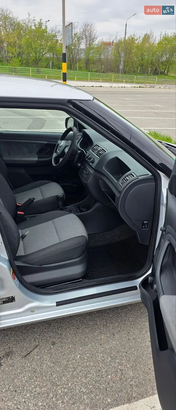 2010 Skoda Fabia - мініатюра 9