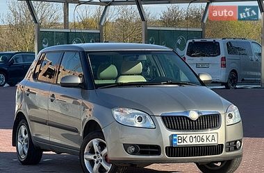 Хэтчбек Skoda Fabia 2008 в Ровно