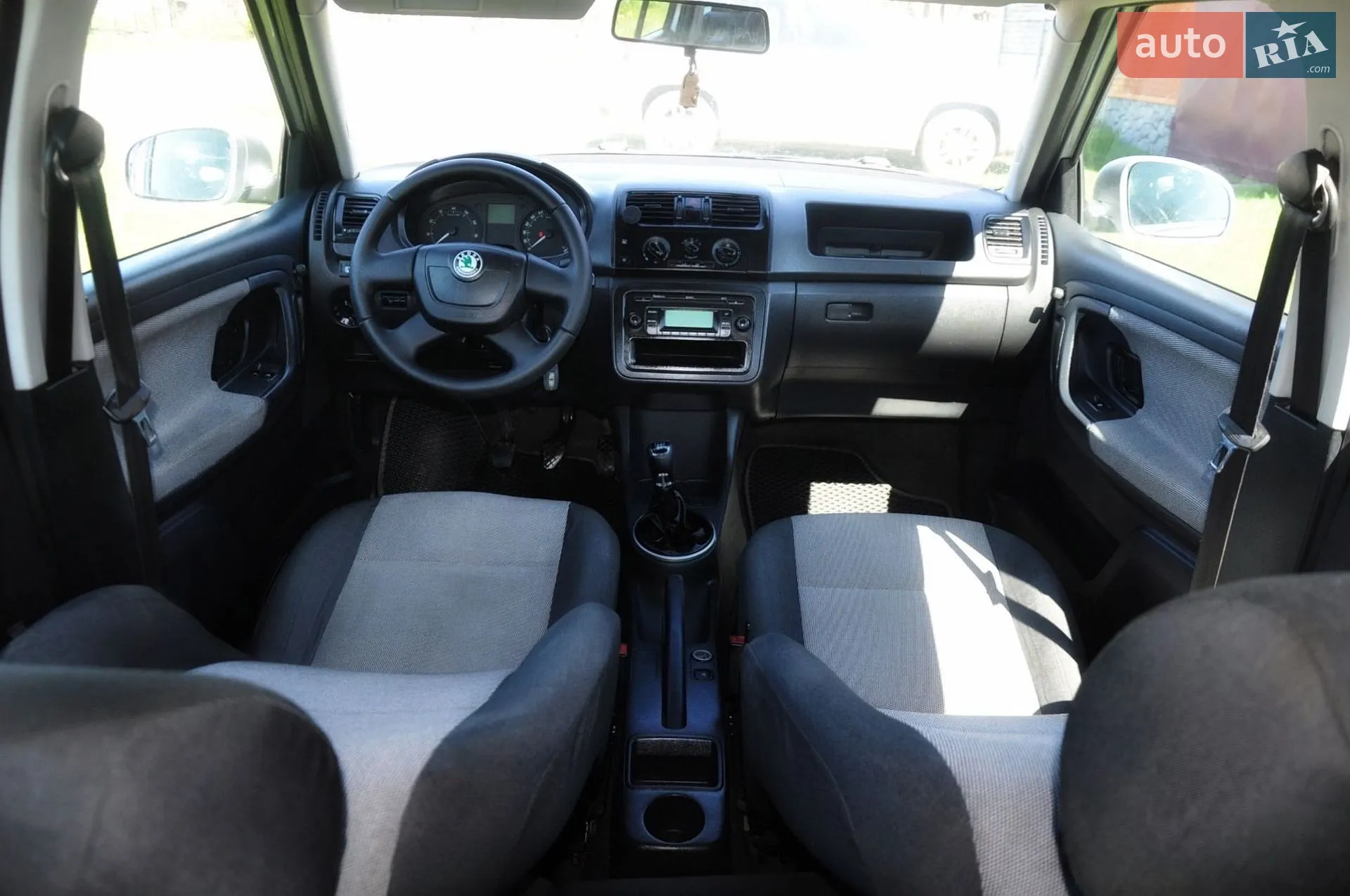 2010 Skoda Fabia - мініатюра 2