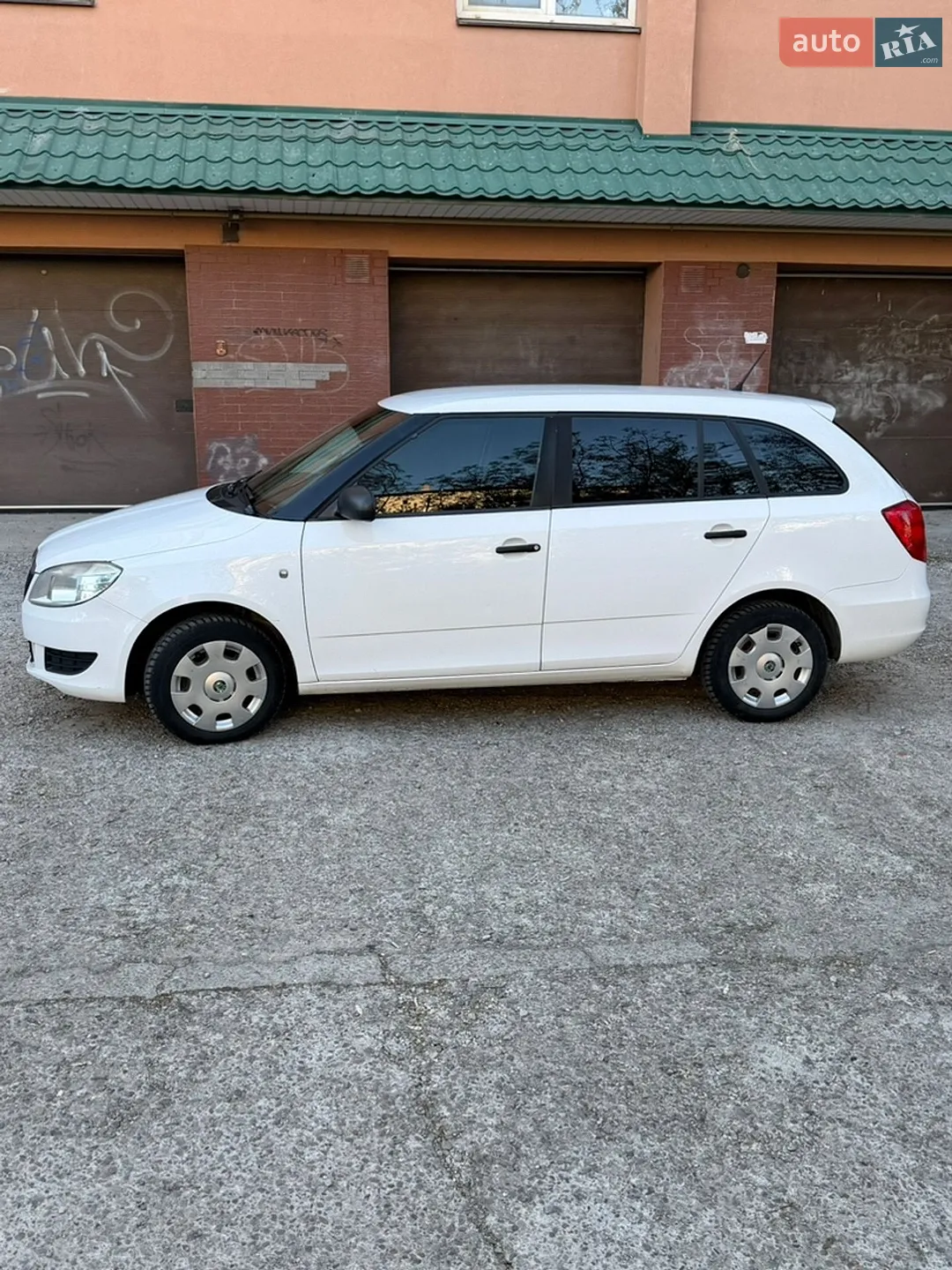 2011 Skoda Fabia - мініатюра 2