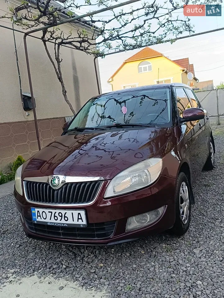 2011 Skoda Fabia - мініатюра 10