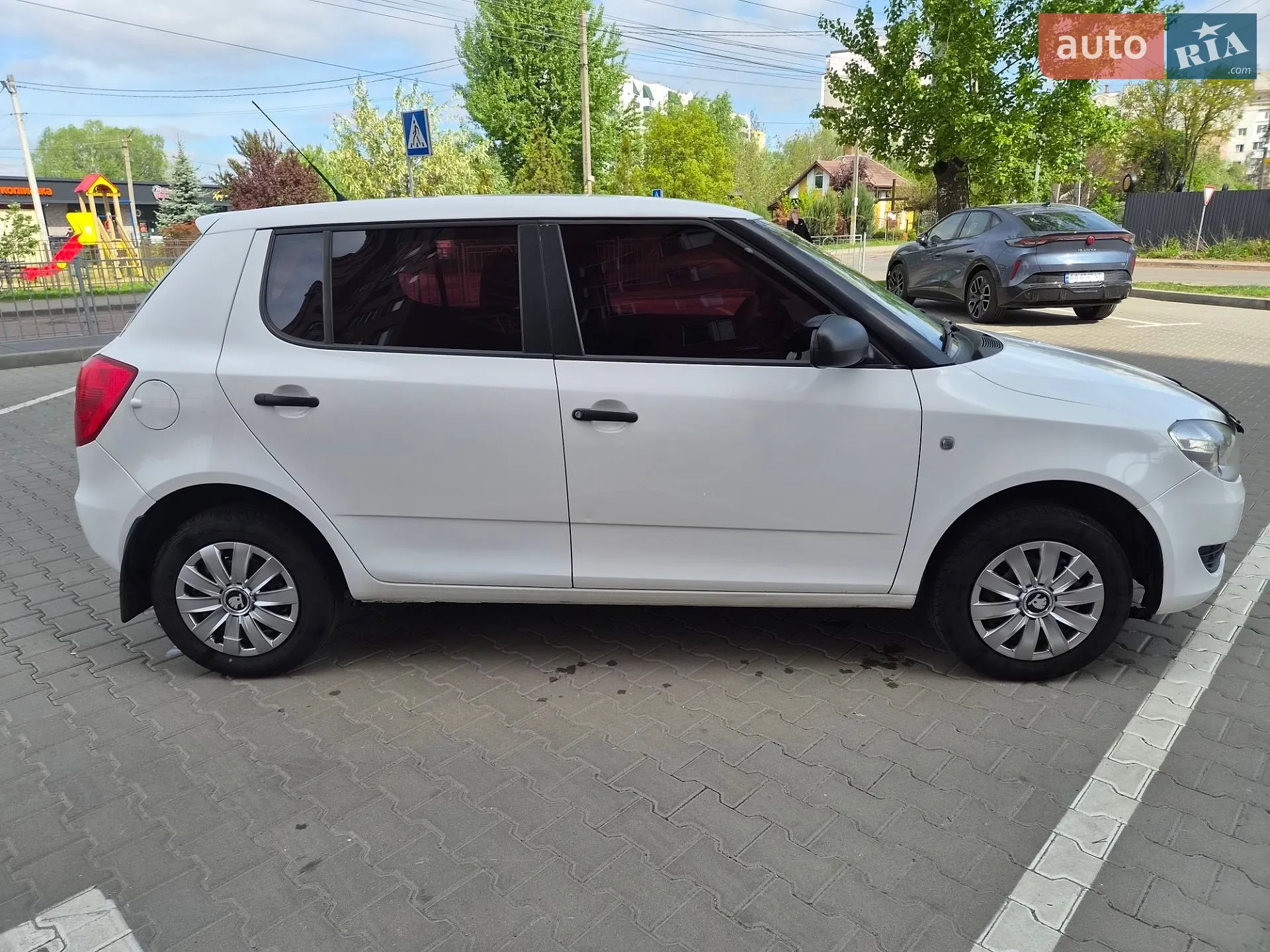 2011 Skoda Fabia - мініатюра 2