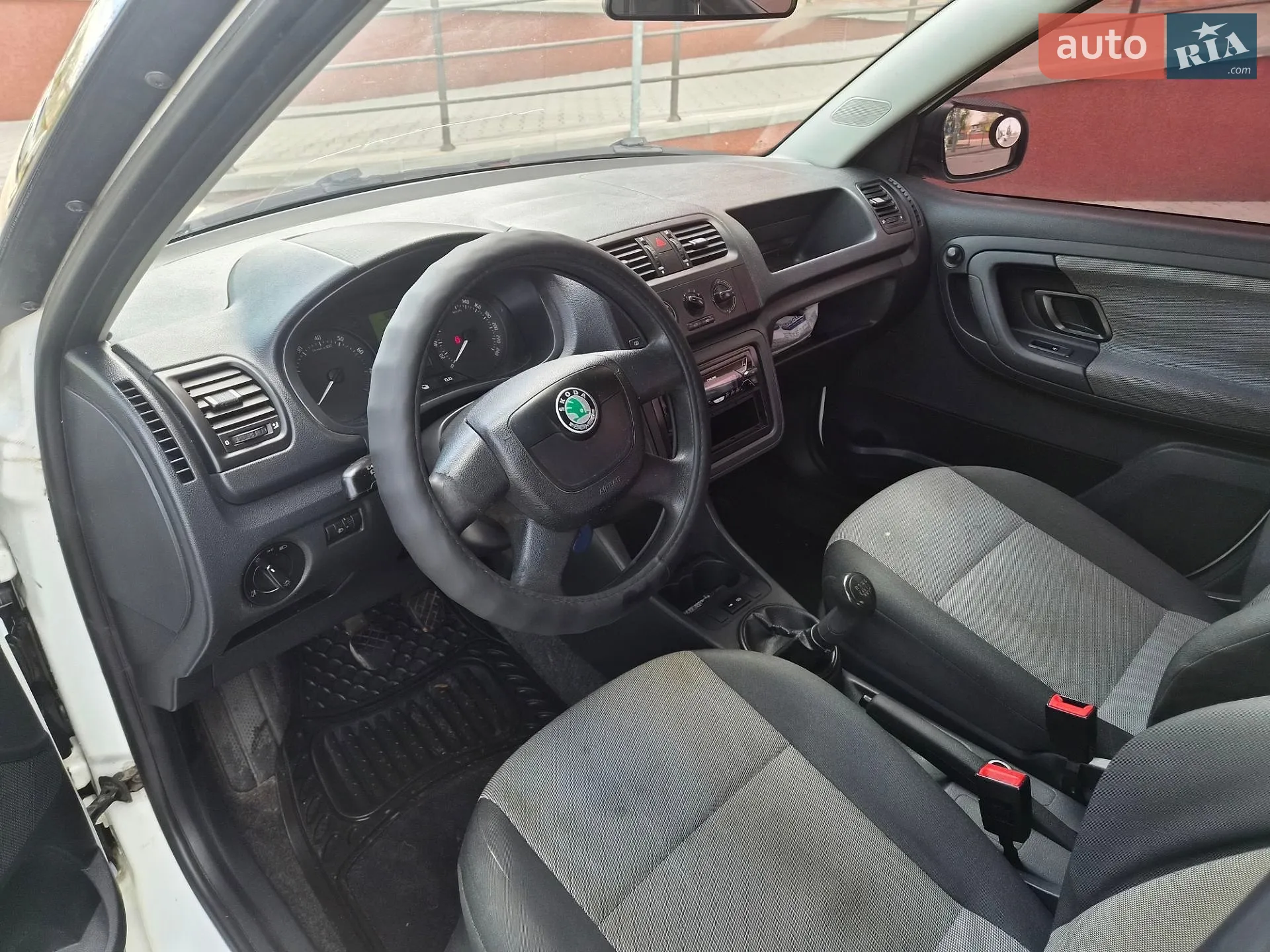 2011 Skoda Fabia - мініатюра 10