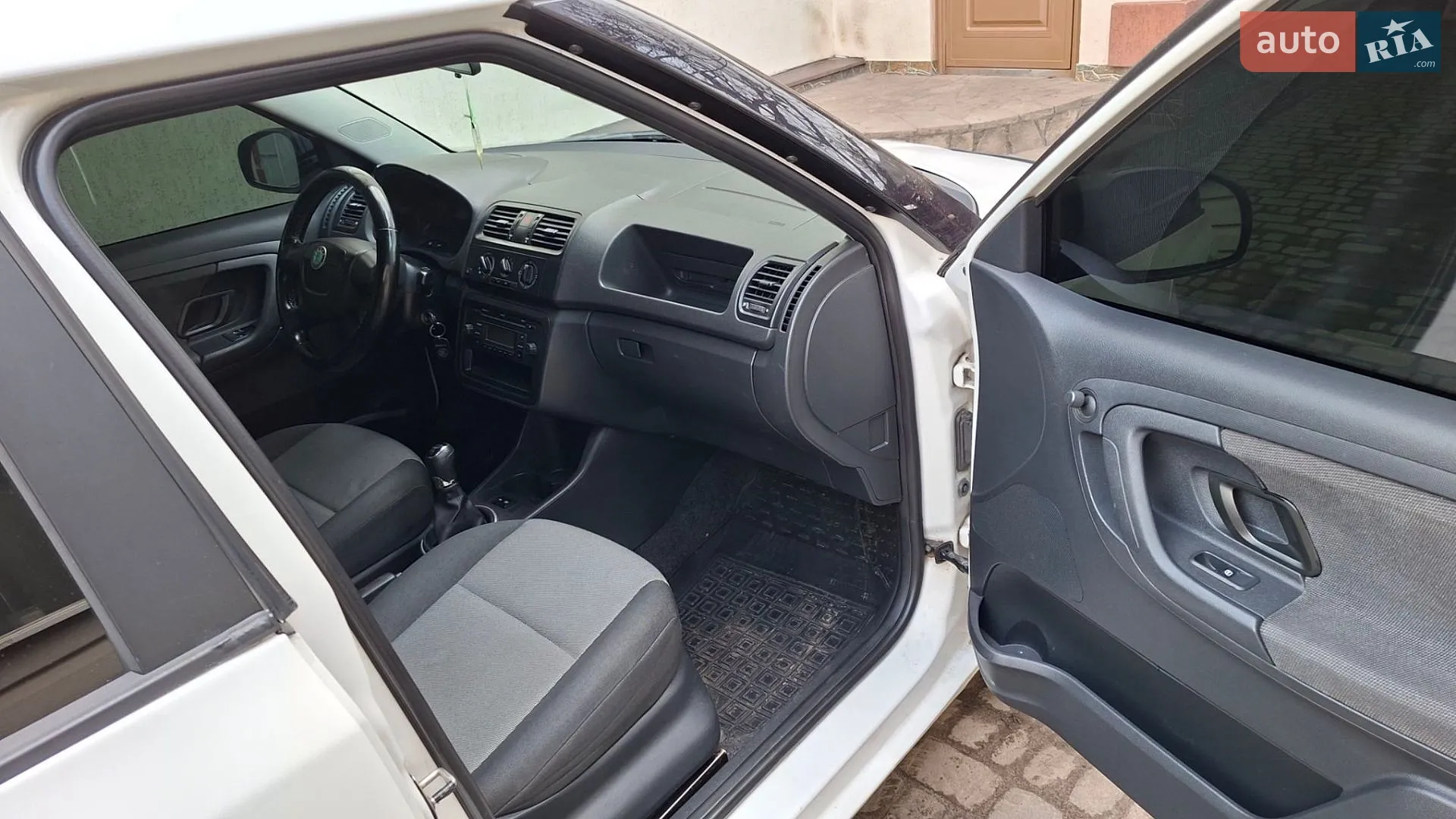 2010 Skoda Fabia - мініатюра 7