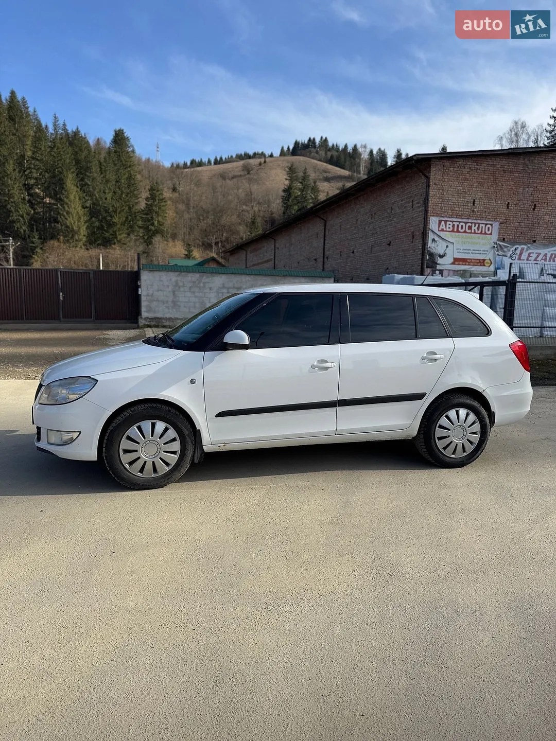 2010 Skoda Fabia - мініатюра 2