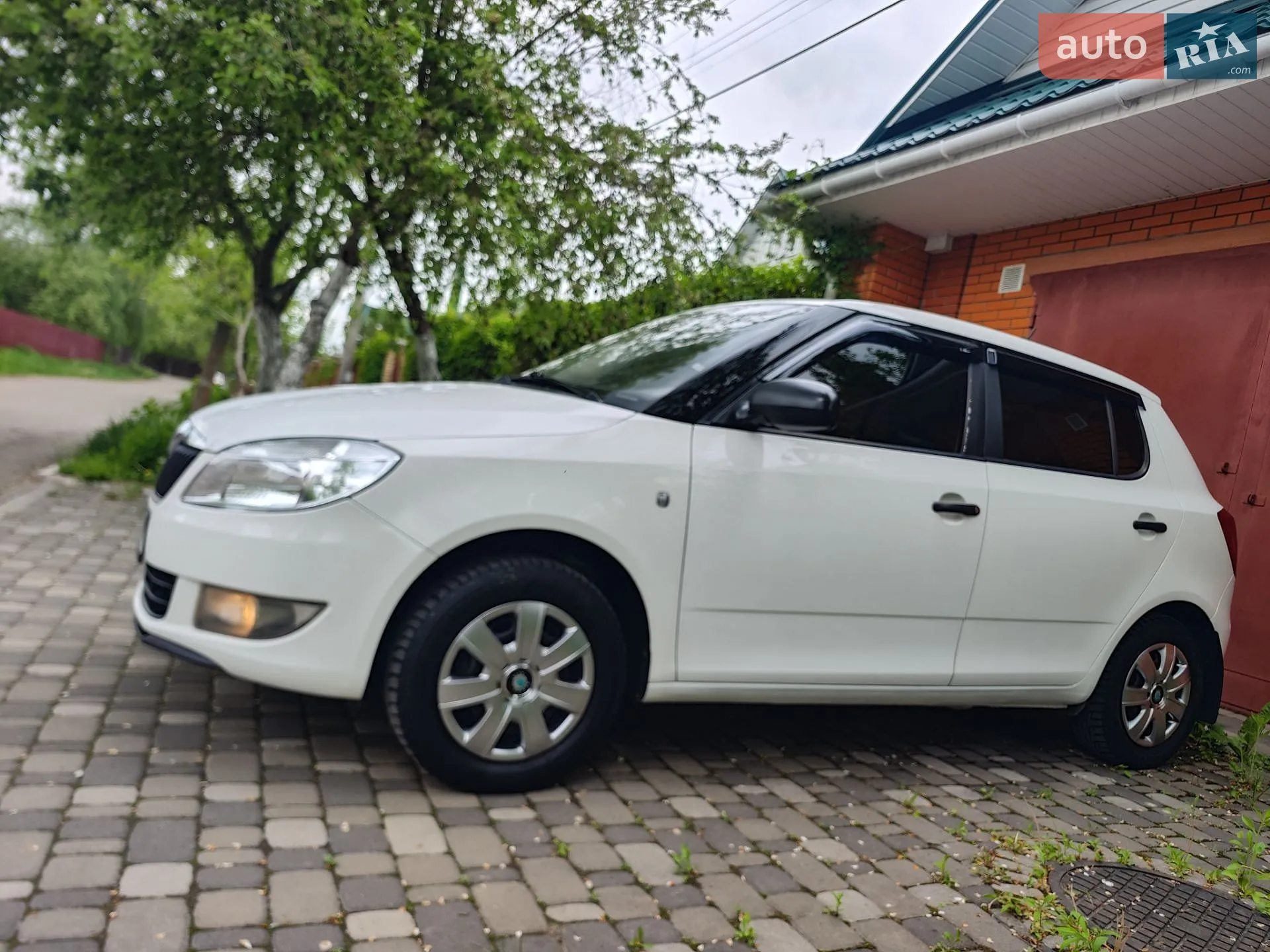 2011 Skoda Fabia - мініатюра 2